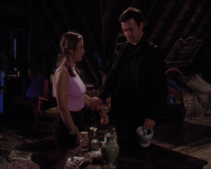Charmed-Online-dot-319TheDemonWhoCameInFromTheCold0584.jpg