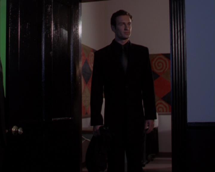 Charmed-Online-dot-319TheDemonWhoCameInFromTheCold0686.jpg