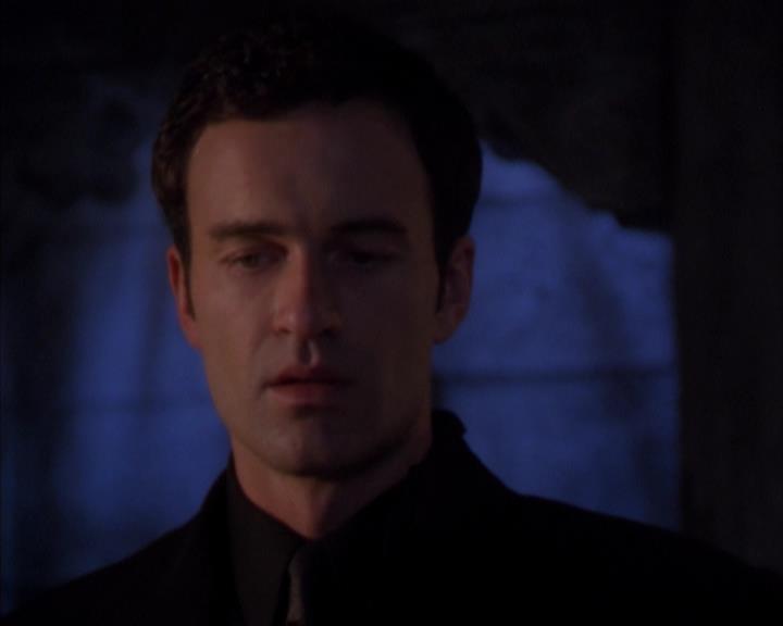 Charmed-Online-dot-319TheDemonWhoCameInFromTheCold1037.jpg