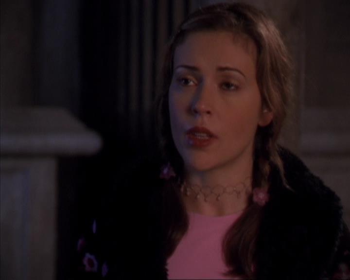 Charmed-Online-dot-319TheDemonWhoCameInFromTheCold1047.jpg