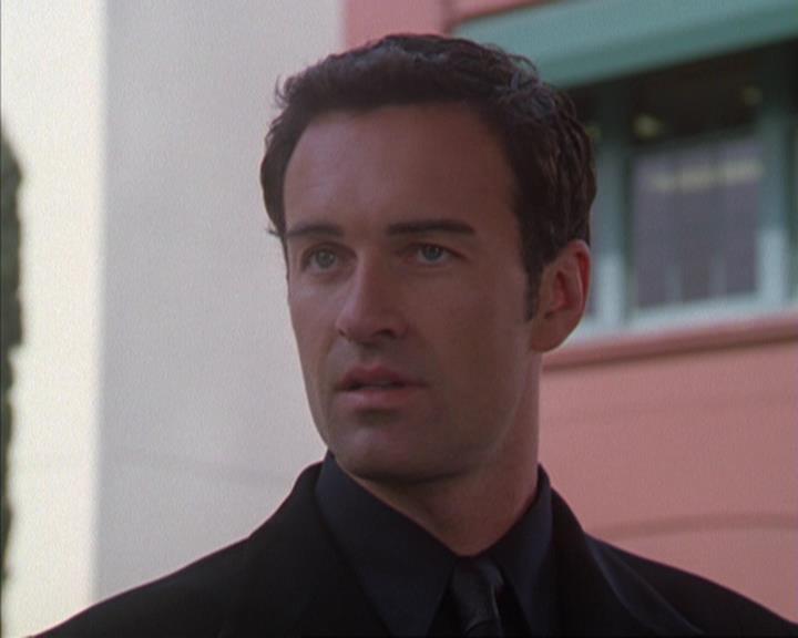 Charmed-Online-dot-319TheDemonWhoCameInFromTheCold1389.jpg