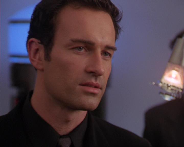 Charmed-Online-dot-319TheDemonWhoCameInFromTheCold1706.jpg