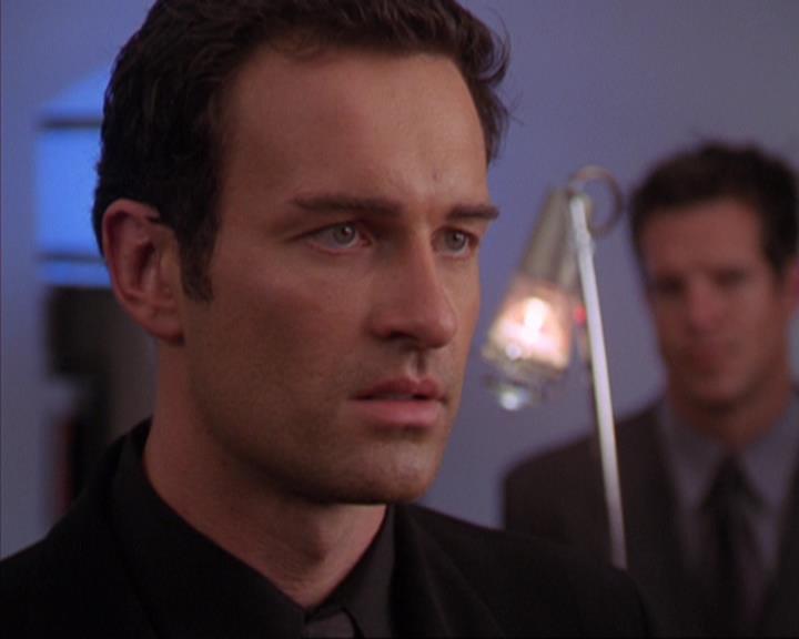 Charmed-Online-dot-319TheDemonWhoCameInFromTheCold1725.jpg