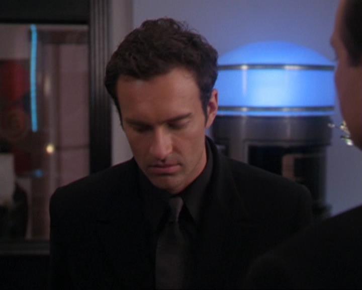 Charmed-Online-dot-319TheDemonWhoCameInFromTheCold1731.jpg