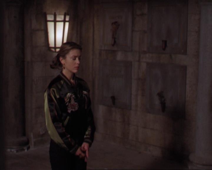 Charmed-Online-dot-319TheDemonWhoCameInFromTheCold1799.jpg