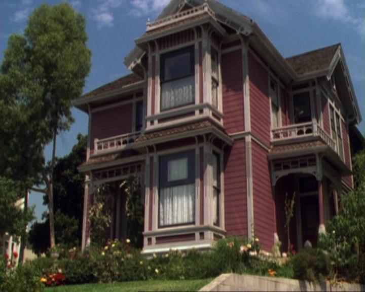 Charmed-Online-dot-319TheDemonWhoCameInFromTheCold1804.jpg