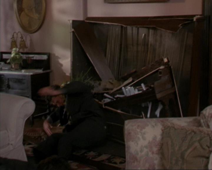Charmed-Online-dot-319TheDemonWhoCameInFromTheCold1845.jpg