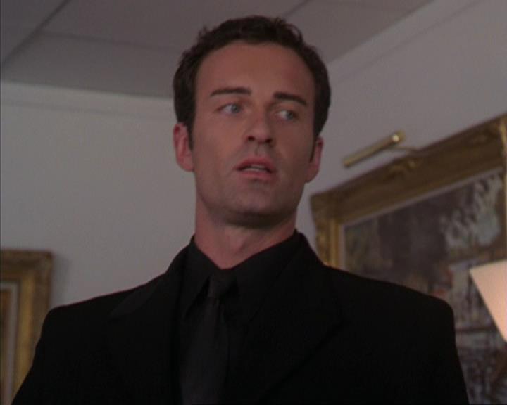 Charmed-Online-dot-319TheDemonWhoCameInFromTheCold2130.jpg
