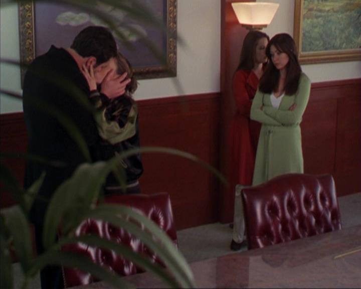 Charmed-Online-dot-319TheDemonWhoCameInFromTheCold2141.jpg