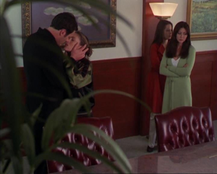 Charmed-Online-dot-319TheDemonWhoCameInFromTheCold2142.jpg