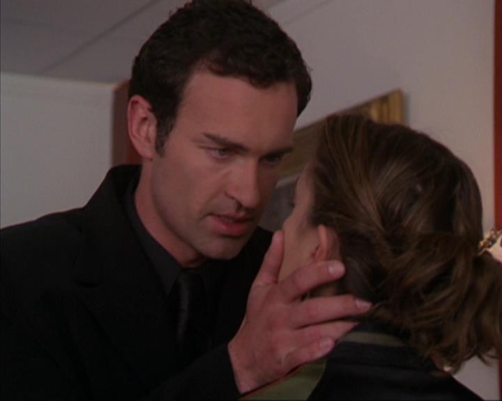 Charmed-Online-dot-319TheDemonWhoCameInFromTheCold2167.jpg