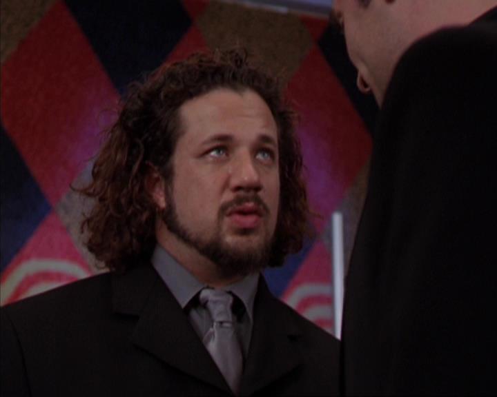 Charmed-Online-dot-319TheDemonWhoCameInFromTheCold2215.jpg