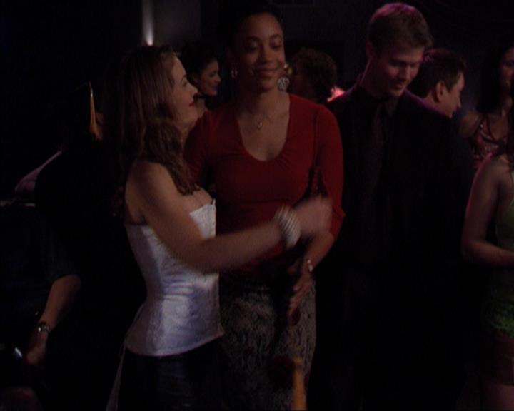 Charmed-Online-dot-319TheDemonWhoCameInFromTheCold2251.jpg