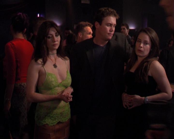Charmed-Online-dot-319TheDemonWhoCameInFromTheCold2258.jpg