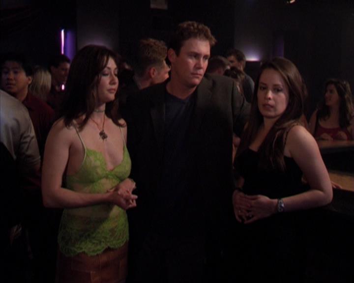 Charmed-Online-dot-319TheDemonWhoCameInFromTheCold2262.jpg