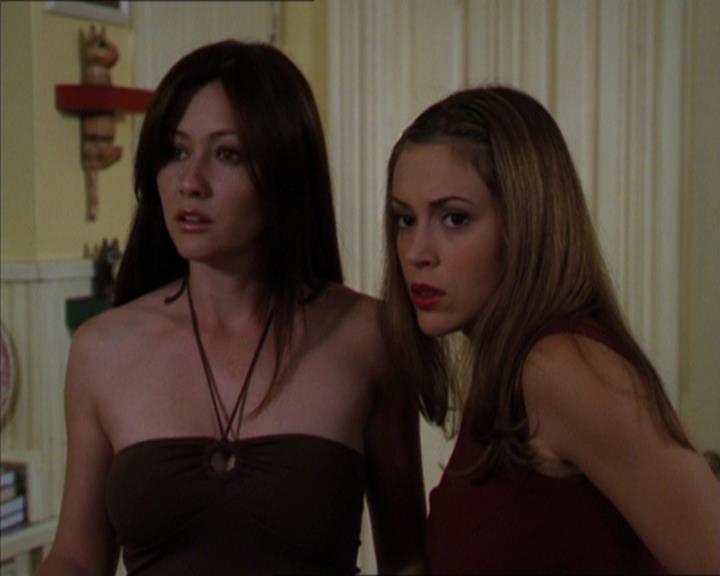 Charmed-Online-dot-320LookWhosBarking0165.jpg