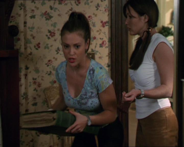 Charmed-Online-dot-320LookWhosBarking0394.jpg Charmed-Online-dot-320LookWhosBarking0394.jpg