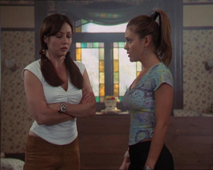 Charmed-Online-dot-320LookWhosBarking0496.jpg