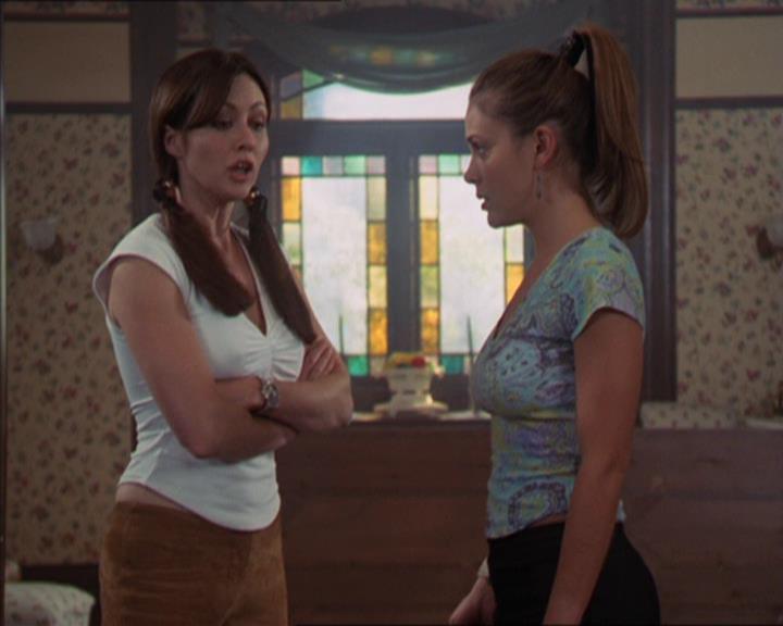 Charmed-Online-dot-320LookWhosBarking0507.jpg