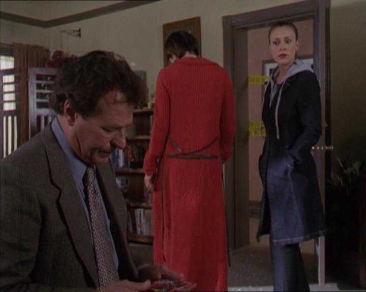 Charmed-Online-dot-320LookWhosBarking0621.jpg Charmed-Online-dot-320LookWhosBarking0621.jpg