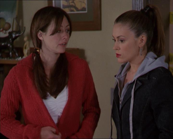 Charmed-Online-dot-320LookWhosBarking0662.jpg Charmed-Online-dot-320LookWhosBarking0662.jpg