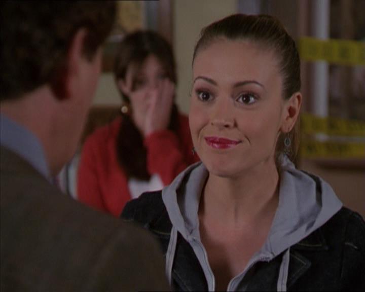 Charmed-Online-dot-320LookWhosBarking0682.jpg Charmed-Online-dot-320LookWhosBarking0682.jpg