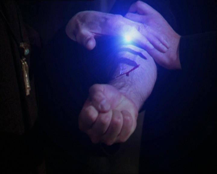 Charmed-Online-dot-320LookWhosBarking0778.jpg