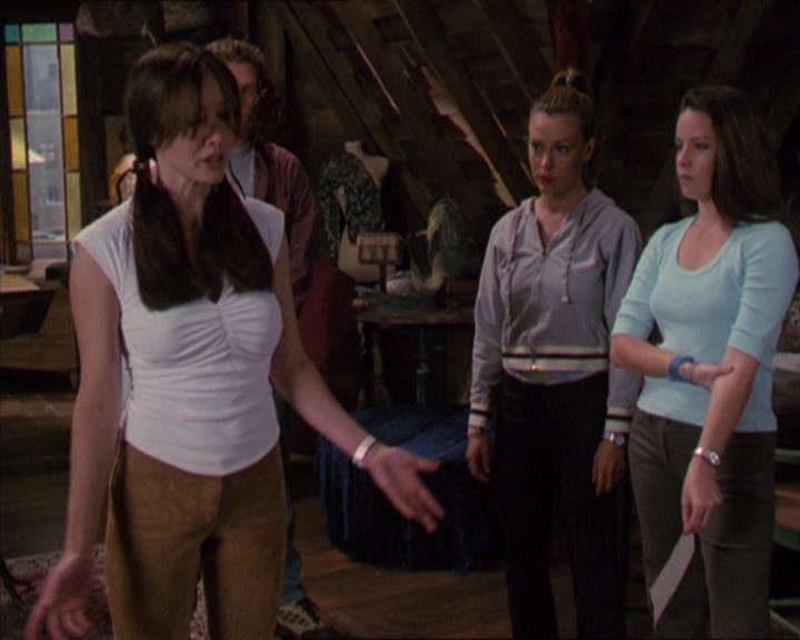 Charmed-Online-dot-320LookWhosBarking0870.jpg Charmed-Online-dot-320LookWhosBarking0870.jpg