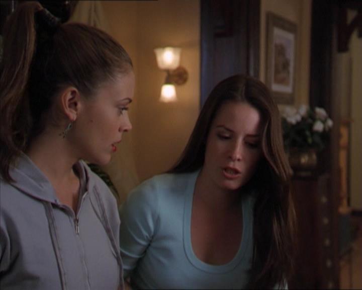 Charmed-Online-dot-320LookWhosBarking1073.jpg Charmed-Online-dot-320LookWhosBarking1073.jpg