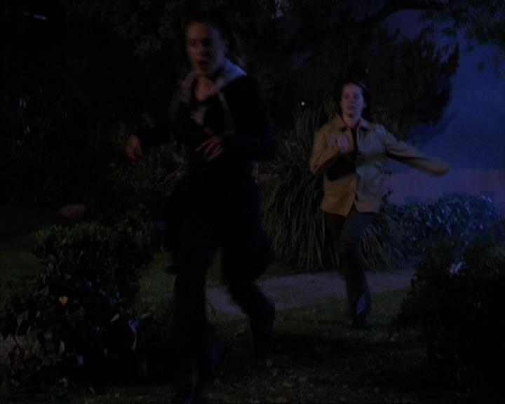 Charmed-Online-dot-320LookWhosBarking1121.jpg Charmed-Online-dot-320LookWhosBarking1121.jpg