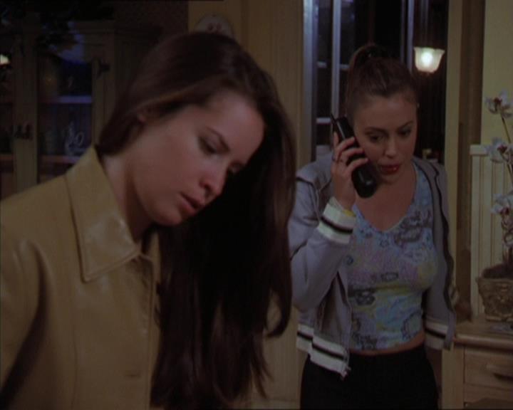 Charmed-Online-dot-320LookWhosBarking1238.jpg Charmed-Online-dot-320LookWhosBarking1238.jpg