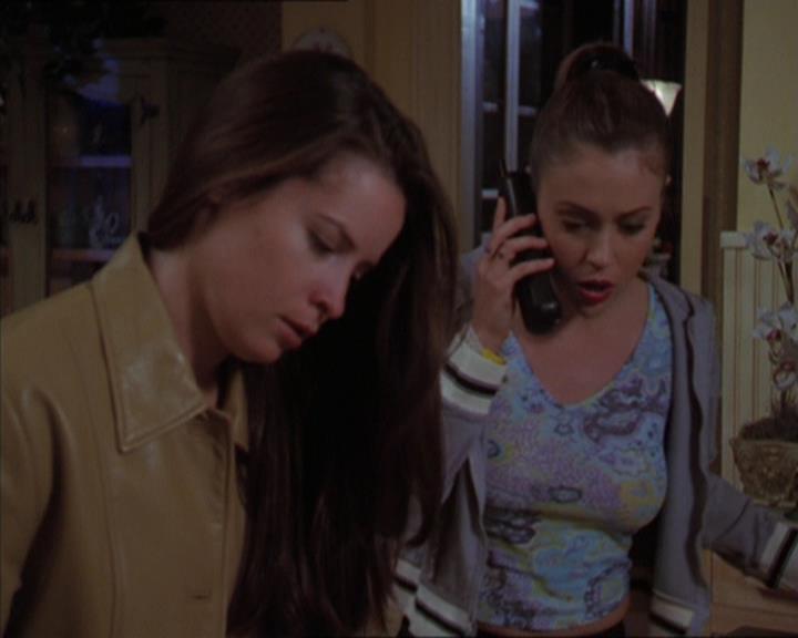 Charmed-Online-dot-320LookWhosBarking1239.jpg Charmed-Online-dot-320LookWhosBarking1239.jpg