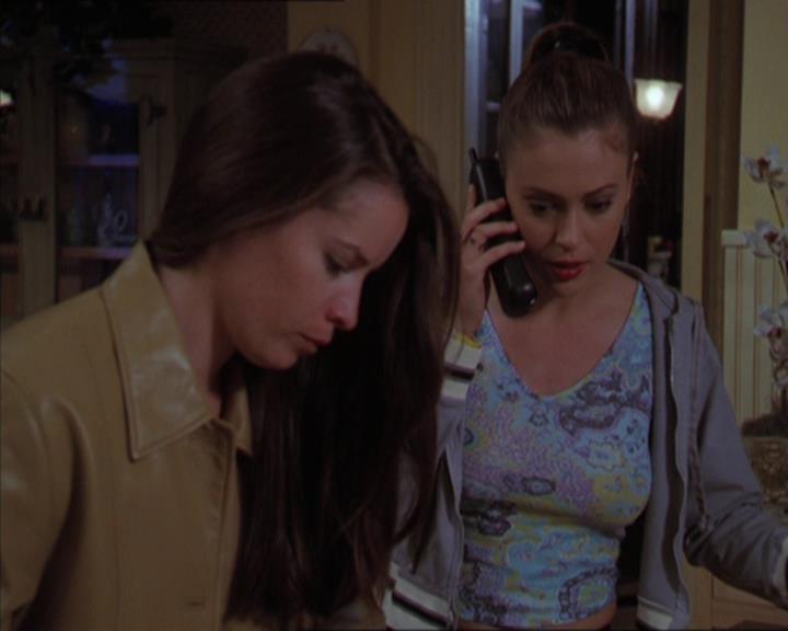 Charmed-Online-dot-320LookWhosBarking1247.jpg Charmed-Online-dot-320LookWhosBarking1247.jpg