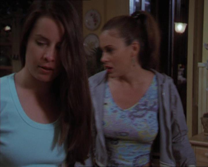 Charmed-Online-dot-320LookWhosBarking1253.jpg Charmed-Online-dot-320LookWhosBarking1253.jpg