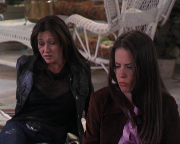Charmed-Online-dot-322AllHellBreaksLoose0190.jpg