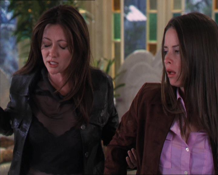 Charmed-Online-dot-322AllHellBreaksLoose0197.jpg