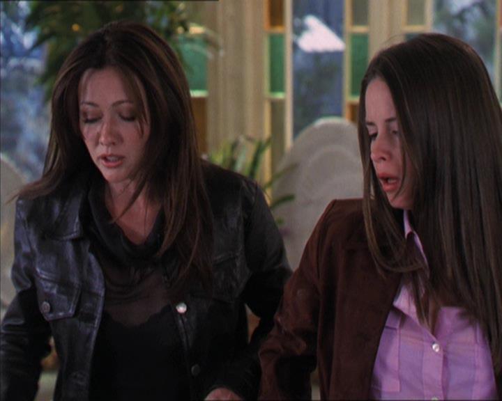 Charmed-Online-dot-322AllHellBreaksLoose0203.jpg