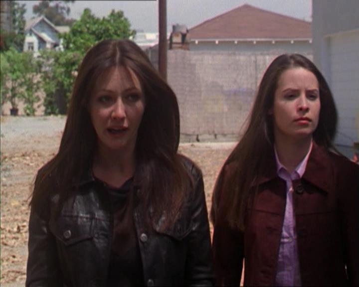 Charmed-Online-dot-322AllHellBreaksLoose0660.jpg Charmed-Online-dot-322AllHellBreaksLoose0660.jpg