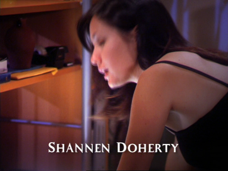 charmed-online_dot_net_OpeningCreditsS3-00016.png