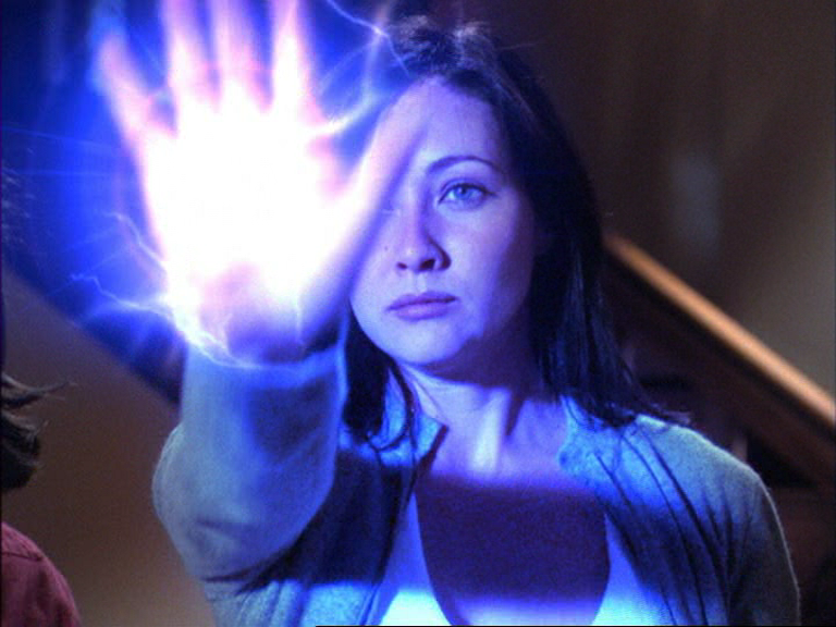 charmed-online_dot_net_OpeningCreditsS3-00043.png
