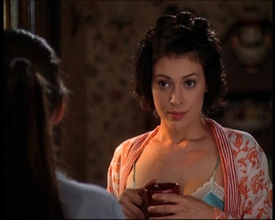 Charmed-Online_dot_net-7x01ACallToArms0110.jpg