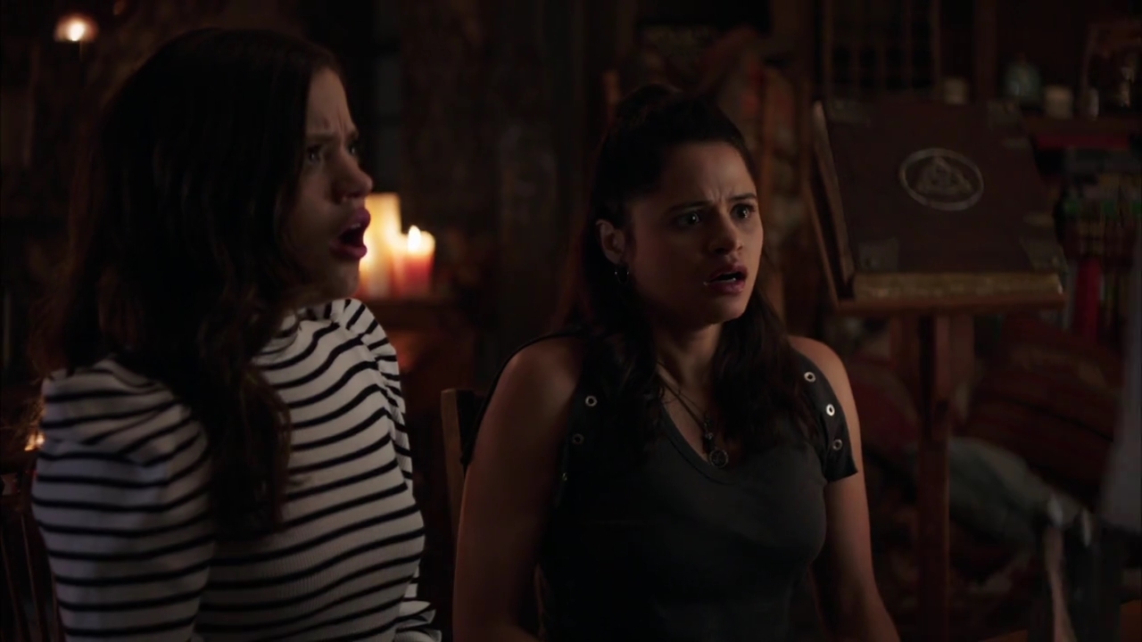 Charmed-Online-dot-nl_Charmed-1x02LetThisMotherOut01253.jpg