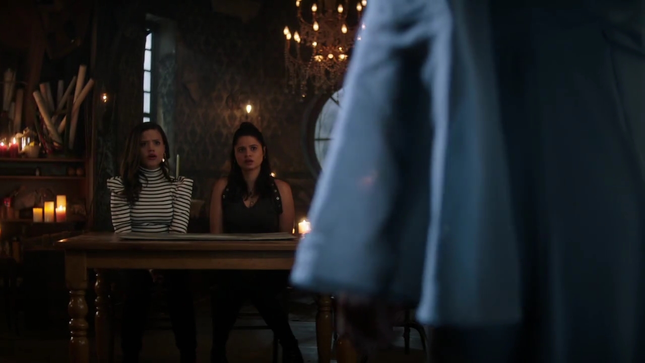 Charmed-Online-dot-nl_Charmed-1x02LetThisMotherOut01273.jpg