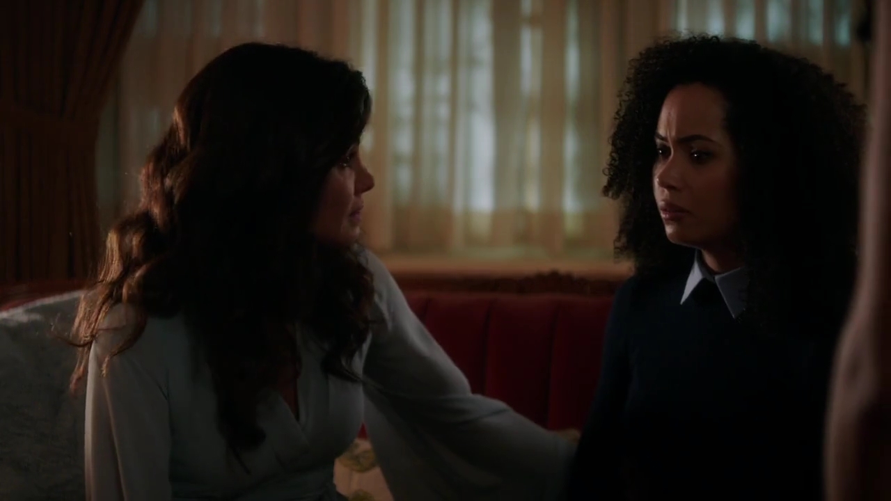 Charmed-Online-dot-nl_Charmed-1x02LetThisMotherOut01404.jpg