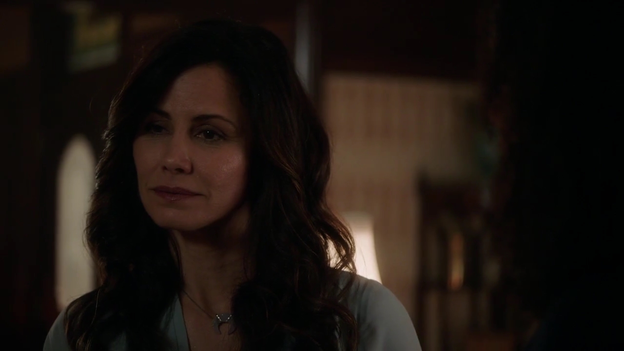 Charmed-Online-dot-nl_Charmed-1x02LetThisMotherOut01418.jpg
