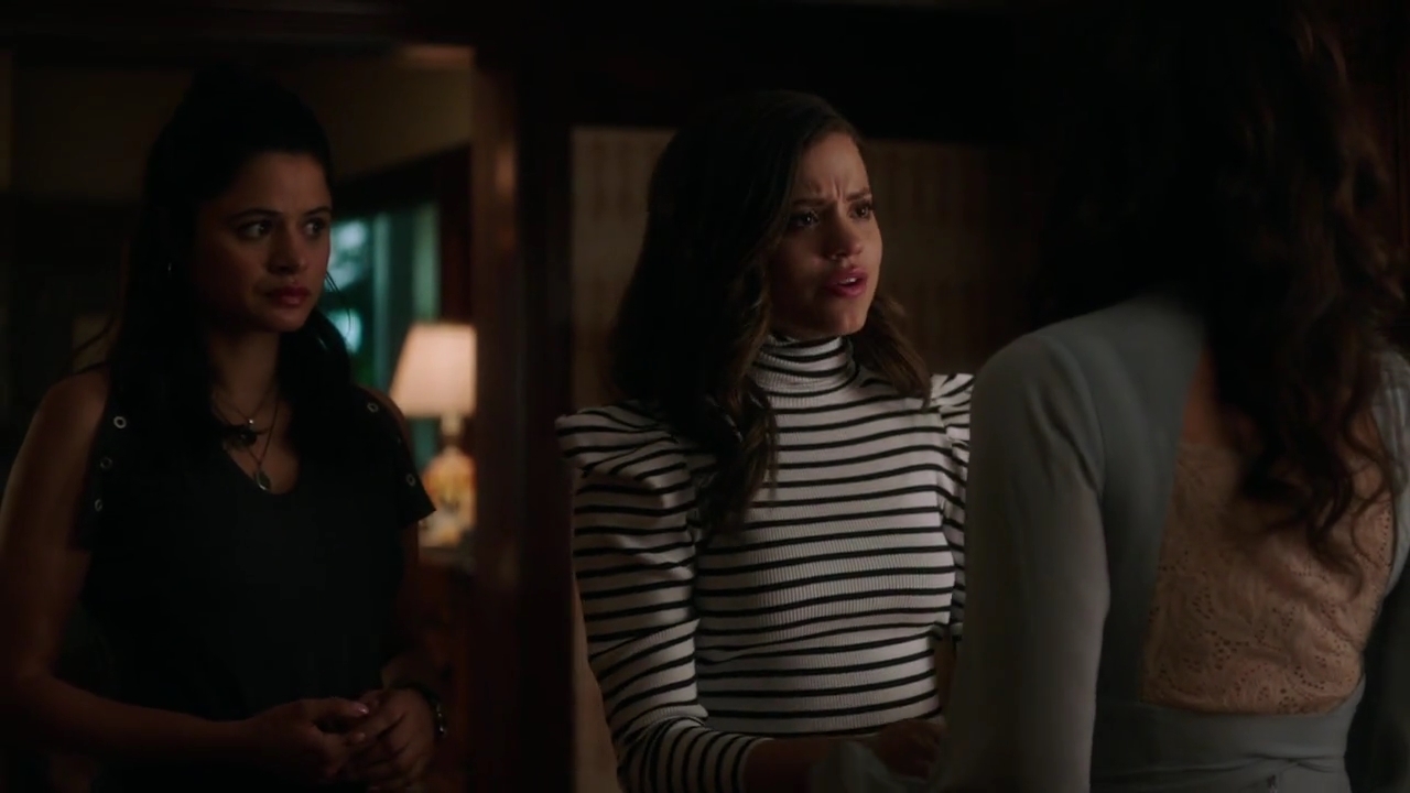 Charmed-Online-dot-nl_Charmed-1x02LetThisMotherOut01435.jpg