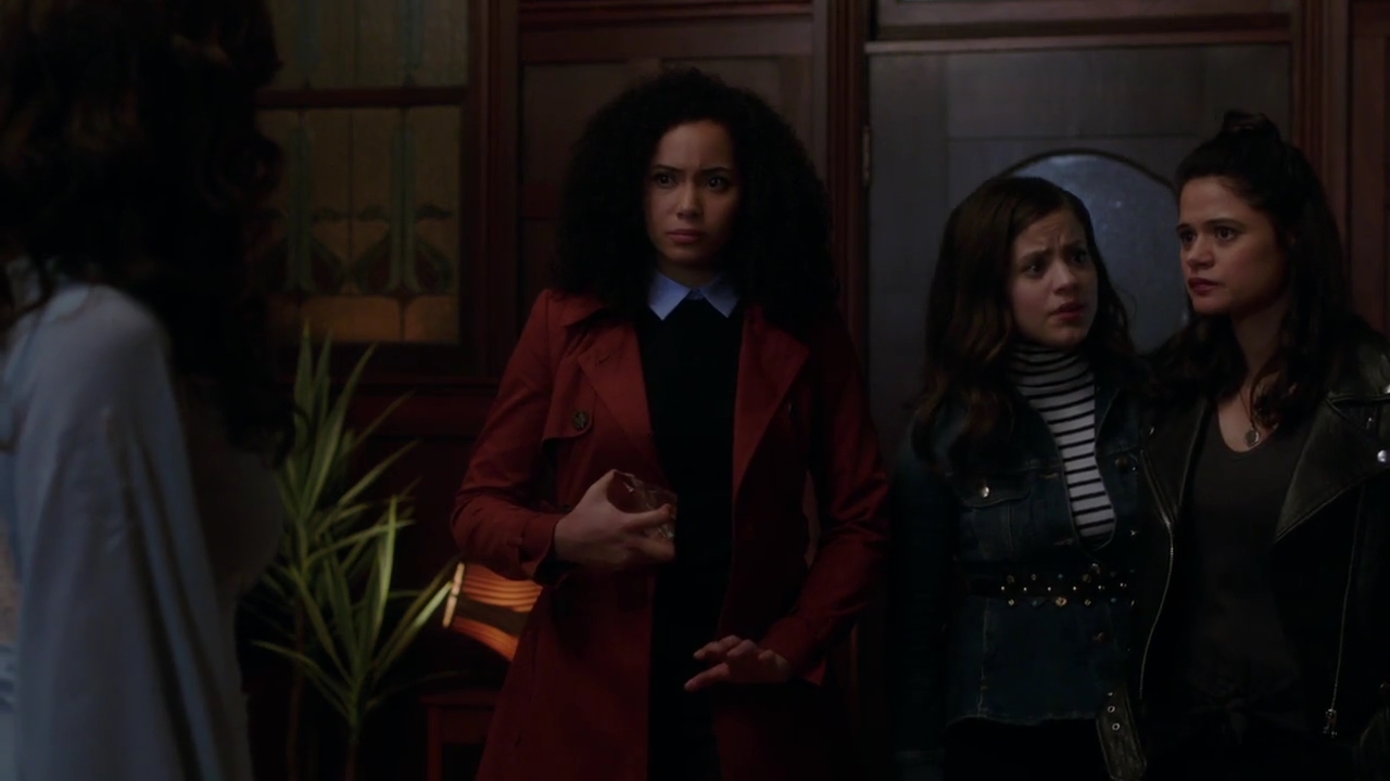Charmed-Online-dot-nl_Charmed-1x02LetThisMotherOut01742.jpg