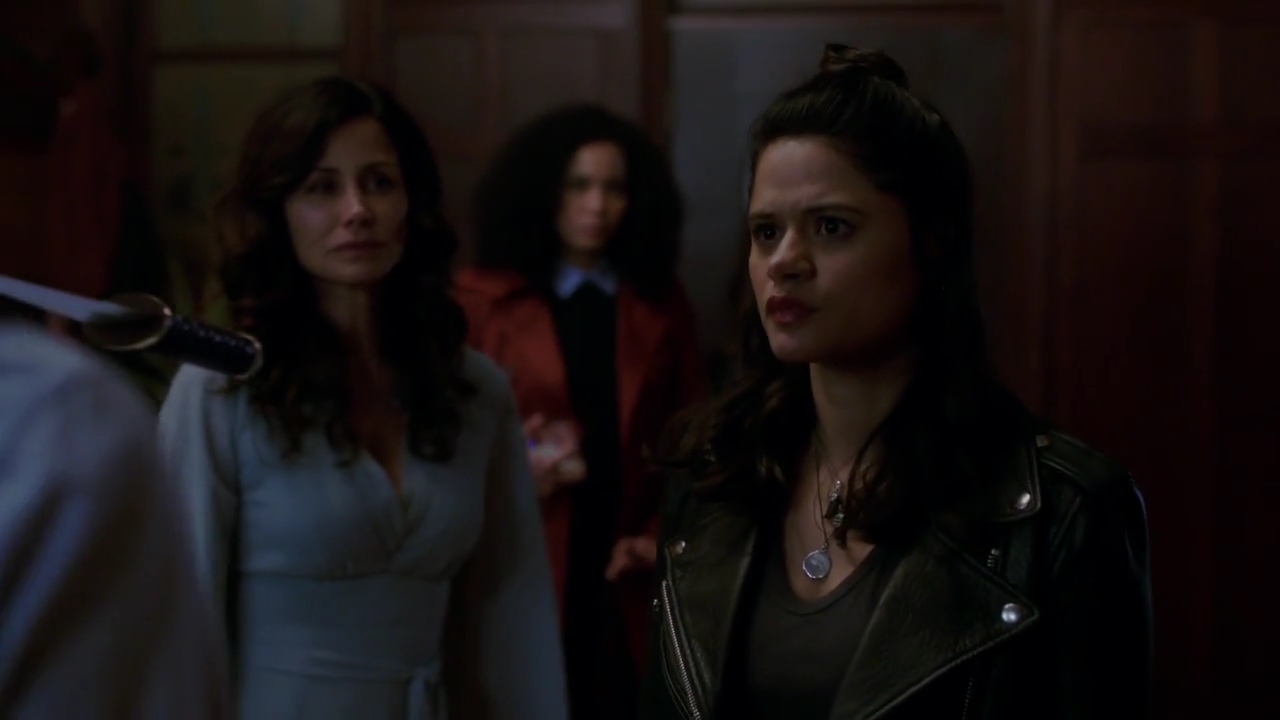 Charmed-Online-dot-nl_Charmed-1x02LetThisMotherOut01758.jpg