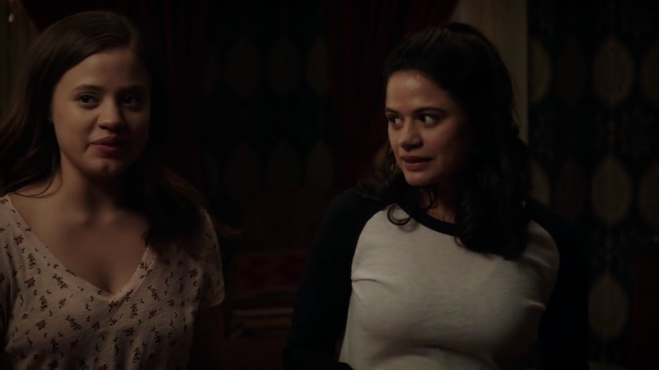 Charmed-Online-dot-nl_Charmed-1x02LetThisMotherOut02189.jpg