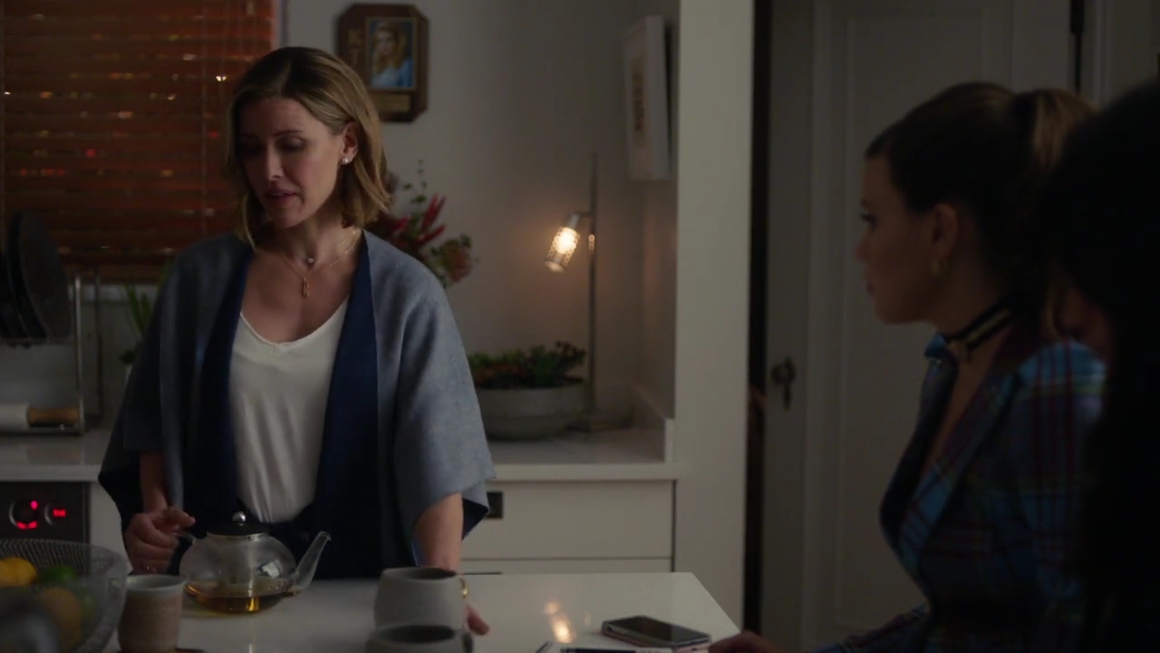 Charmed-Online-dot-nl_Charmed-1x06KappaSpirit01562.jpg